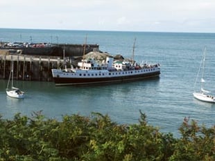 Balmoral steams back to Lydney