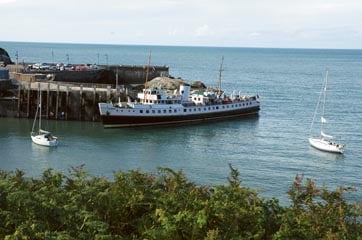 Balmoral steams back to Lydney