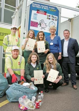 Kids help clean up litter trucks