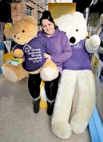 Stacey stays afloat at mayor’s street party!