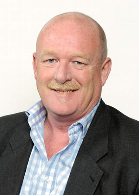 Council leader defeats vote of no confidence