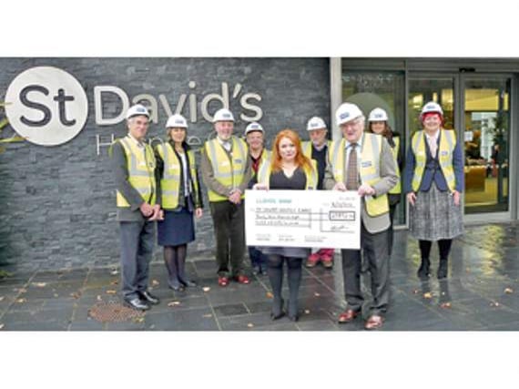 Raft race takes care of hospice