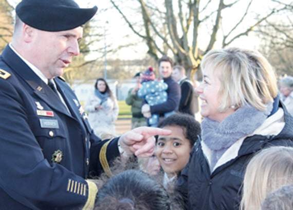 Pupils meet soldiers