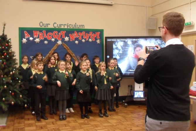 Parkend pupils are filmed by Five Acres High School’s Mr Jonny Brinson singing and signing along with
Shakin’ Stevens for Coleford’s Christmas Lights Switch On event