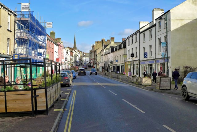 Outdoor dining 3,500% fee rise may be binned