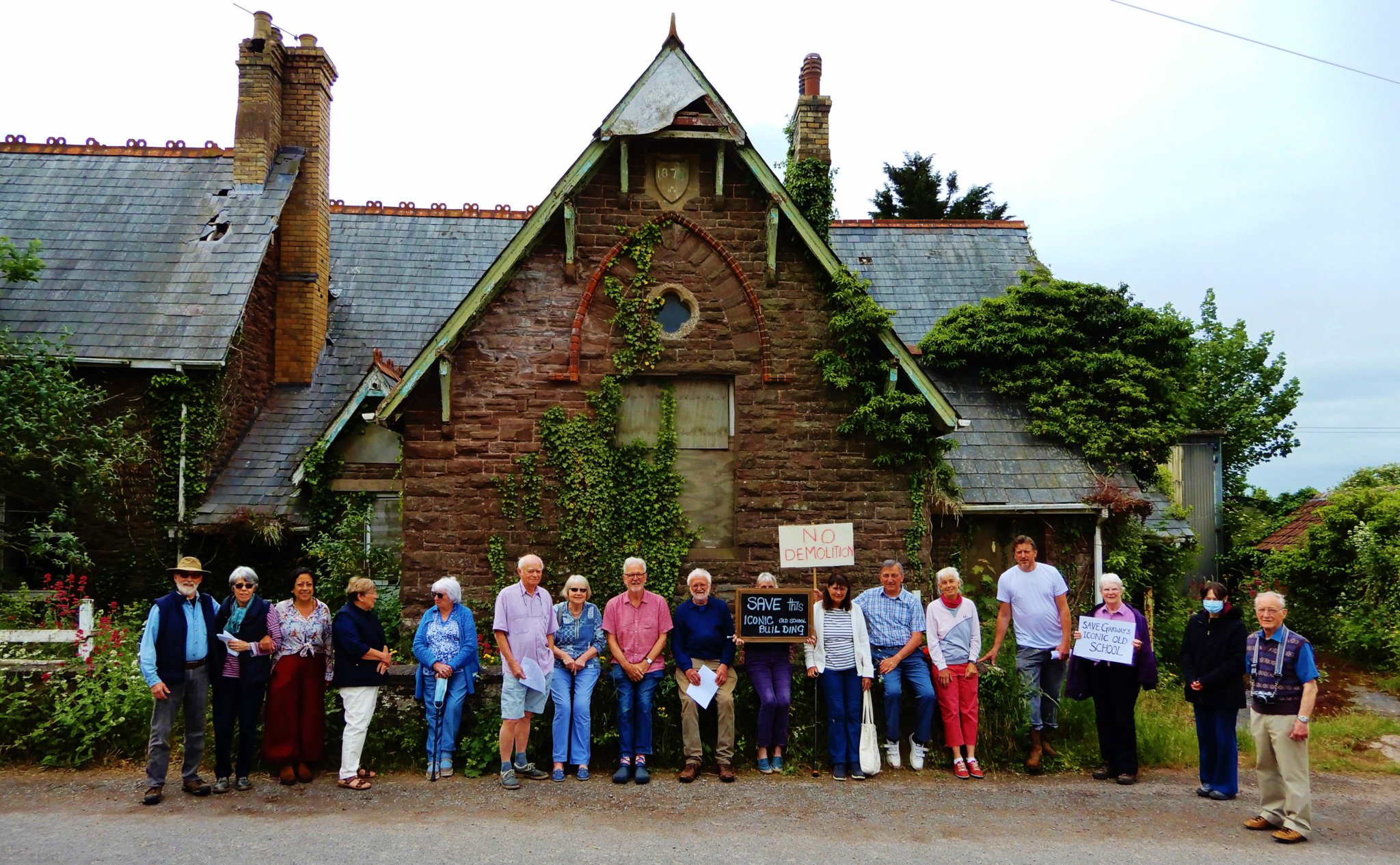 ‘One last chance’ to save old school from the bulldozers