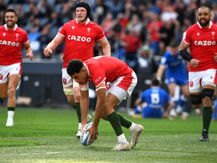 Wales home in on win in Rome

