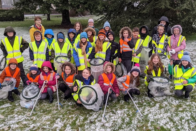 Huntley pupils tidy up for national spring clean campaign