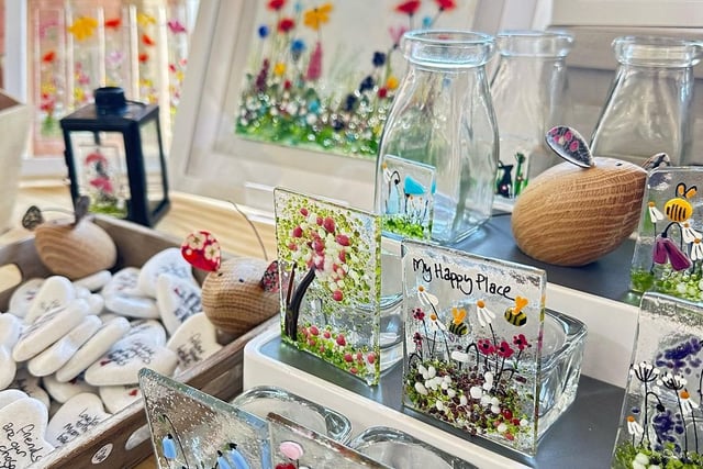 Urchins Gallery has patrons jumping for Moi