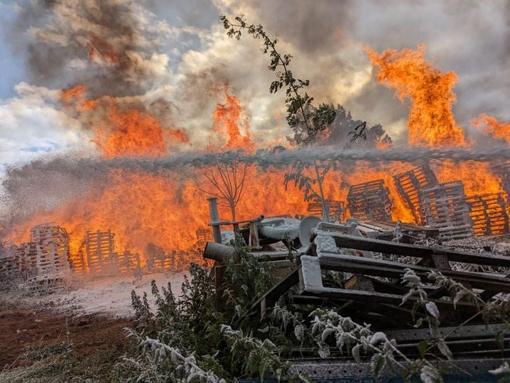 5,000 wooden pallets on fire in Gorsley