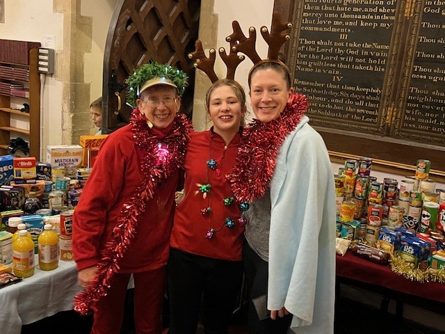 Rain fails to put a dampener on festive Hamper Scamper