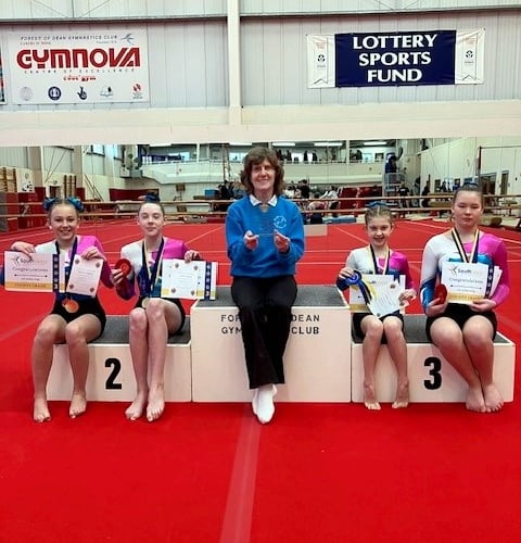Coach Lynn Hammersley with Esmai Walding, Sophie Colling, Izabelle Ward, Anastasia Shaporto