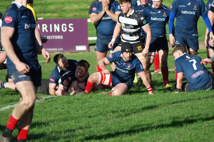 Centre Henry Sleeman scores to set up an exciting last 10 minutes. Picture: Roger Pike.