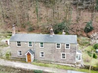 "Charming" cottage for sale is on market for first time in 150 years