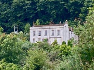 Showman loses bid for bungalow beside listed former hotel