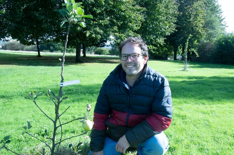 Greg Elliott with the Lydney Kernal apple tree