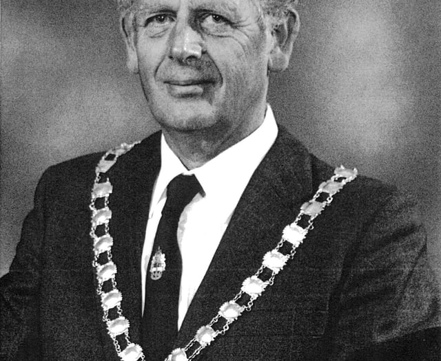 Tributes to former mayor and part time reporter