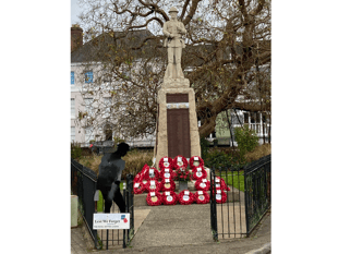 Hundreds turn out to remember our Fallen