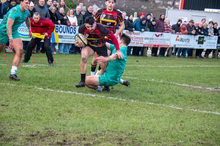 Sam Smith breaks the fast tackle to score Cinderford's second try.