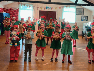 Drama Queens kids spread holiday cheer