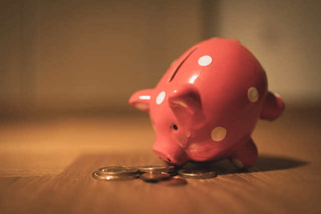 Experts: Plan ahead to save on holiday costs