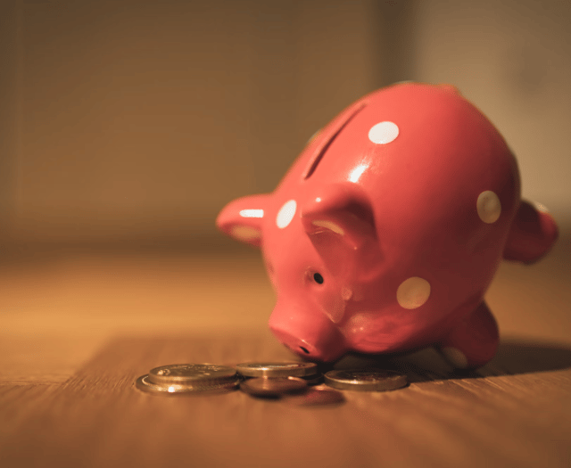 Experts: Plan ahead to save on holiday costs