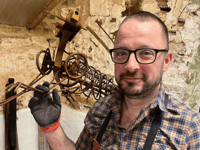 Sculptor seeks local heroes  