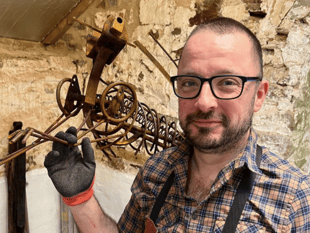 Sculptor seeks local heroes  