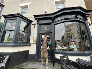 Coffee shop transforms into live entertainment 