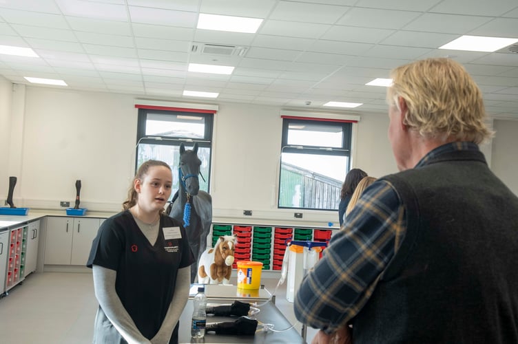 Carmen Christians talking to Martin Clunes