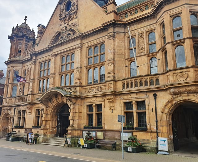 Man died after car
collided with tree