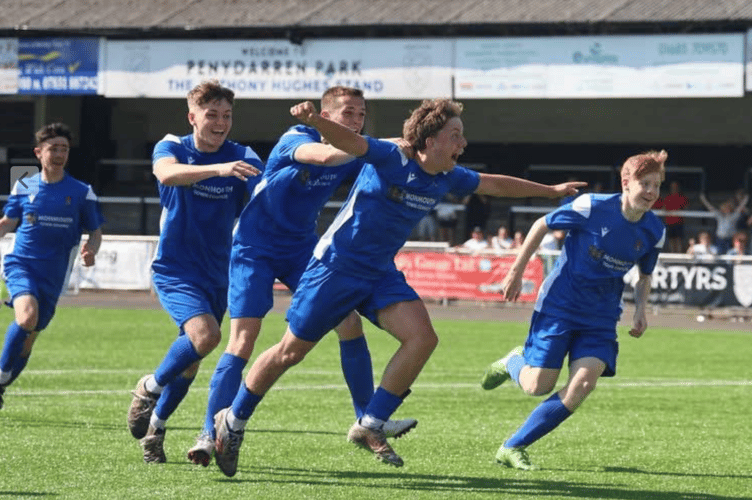 It's there - players celebrate taking the lead with three minutes to play