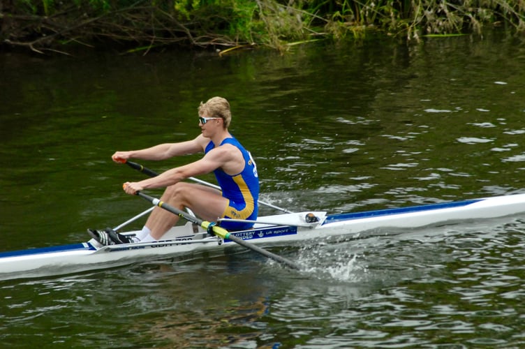 A sculler turns on the power at Monmouth Regatta