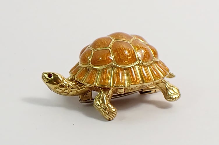 18ct Gold Tortoise Brooch