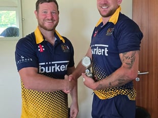 Roberts blasts 64 as Mon master Miskin