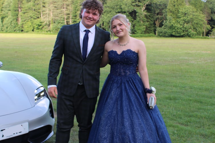  Cooper Wilson and Katelyn Ball smile for the camera.