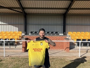 Newent Town signs Ribeiro, Nest