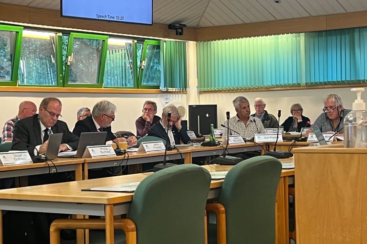 Forest councillors discuss the housing target for the district.