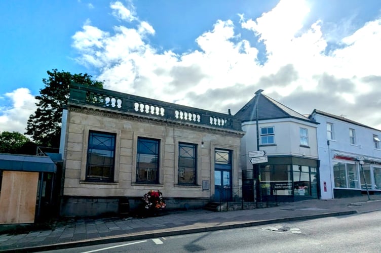 The former Lloyds Bank in Cinderford is to be converted into a Domino's Pizza store.