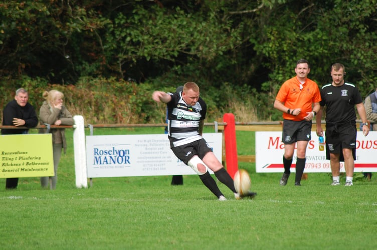 Rickie Aley put in an excellent kicking game from hand and tee. Picture: Roger Pike.