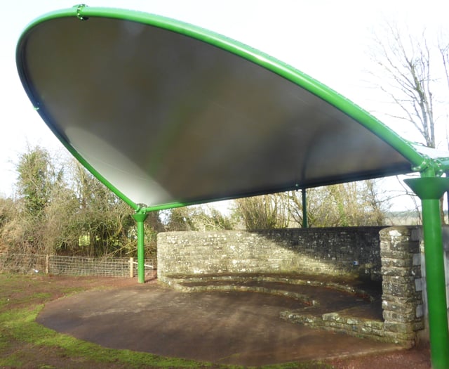 Scarr Bandstand's new roof celebrated