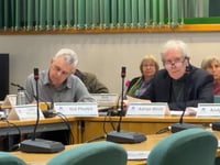 Council leader survives no confidence vote