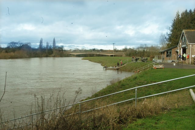 Onlookers try to save young woman in River Wye tragedy