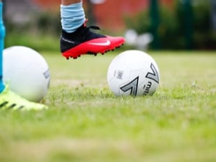 Late penalty edge nine-goal game for Hill
