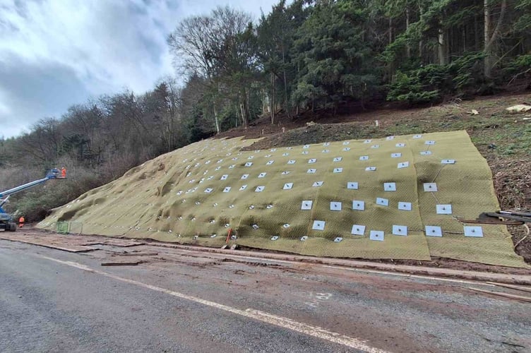 Rock face stabilisation
