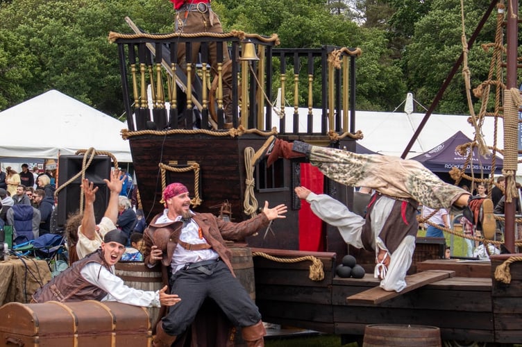 Captain Redbelly & his acrobatic pirates