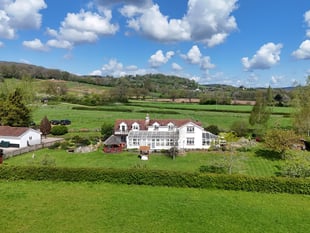 Equestrian estate sells for £920,000 at auction