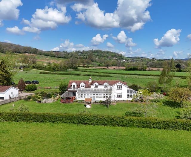 Equestrian estate sells for £920,000 at auction