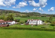 Equestrian estate sells for £920,000 at auction