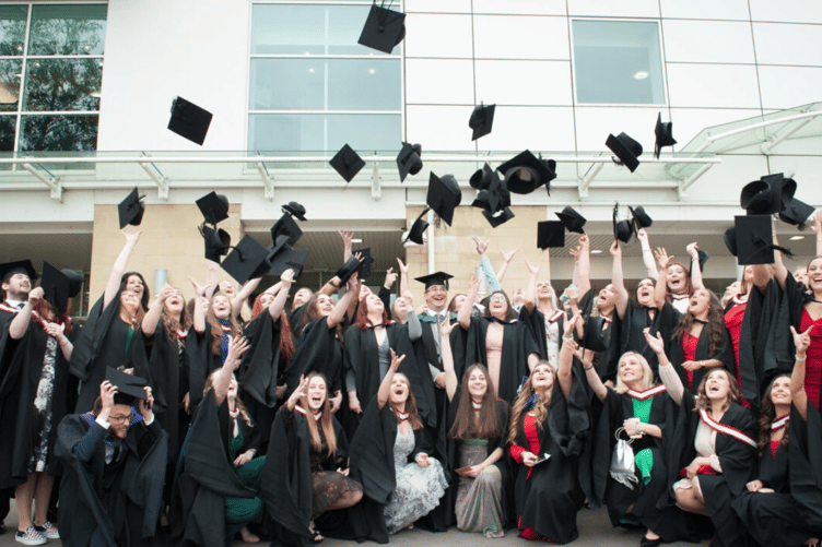 Graduates UoG